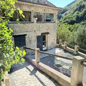 3 Pièces Dans Maison Individuelle Entre Et Montagnes , Bouyon France